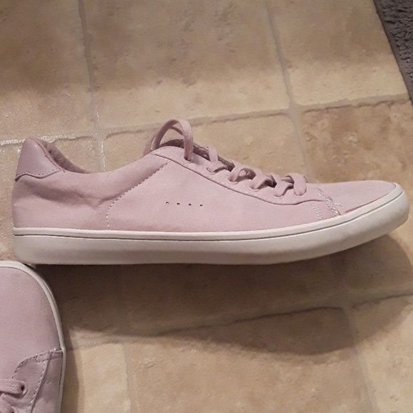 Lavender Old Navy sneakers - Picture 5 of 7